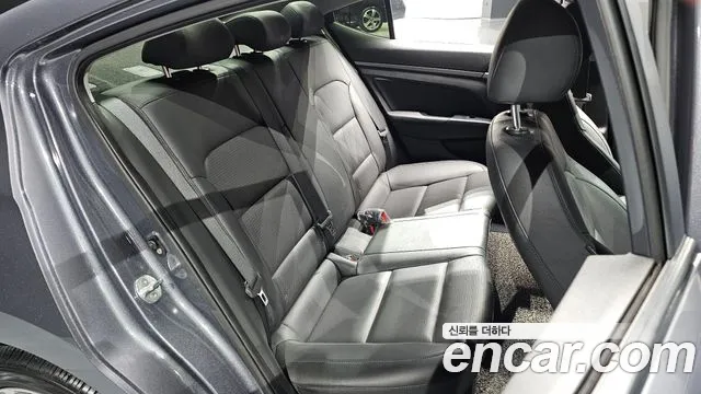 Hyundai Avante 2017 thumb 10