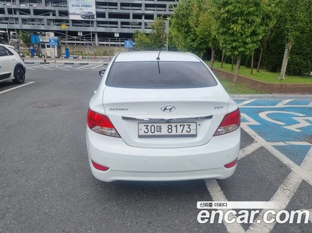 Hyundai Accent 2012 thumb 5