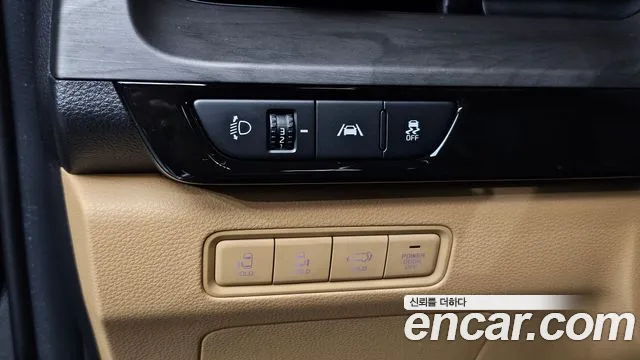 Kia Carnival 2023 thumb 12