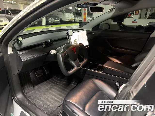 Tesla Model 3 2020 thumb 4