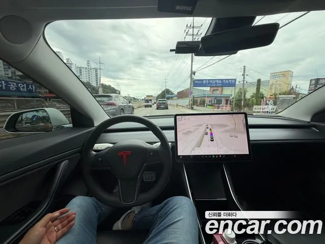 Tesla Model 3 2020 thumb 5