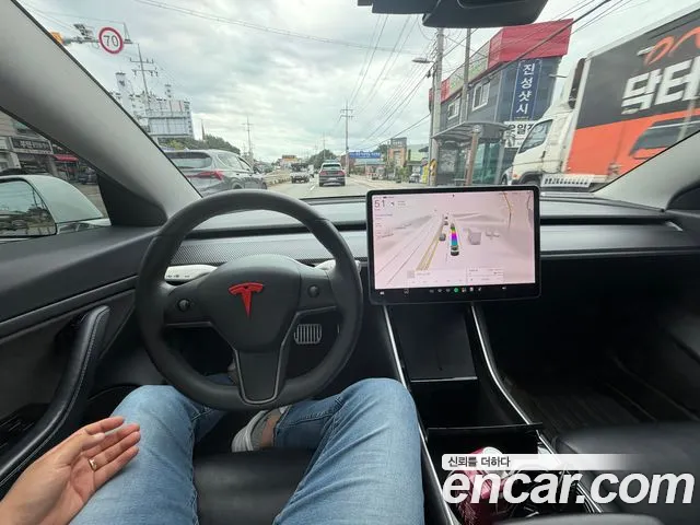 Tesla Model 3 2020 thumb 6