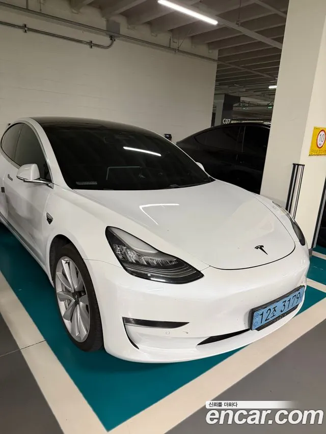 Tesla Model 3 2020 thumb 9
