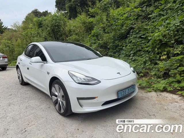Tesla Model 3 2020 thumb 10