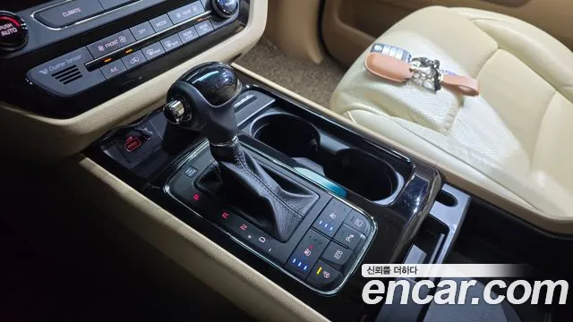 Kia Carnival 2016 thumb 9