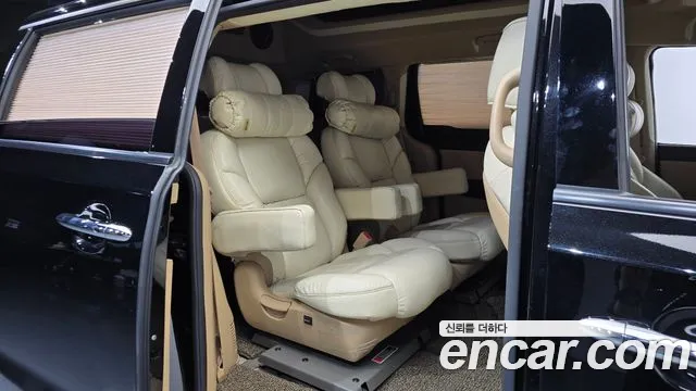 Kia Carnival 2016 thumb 11