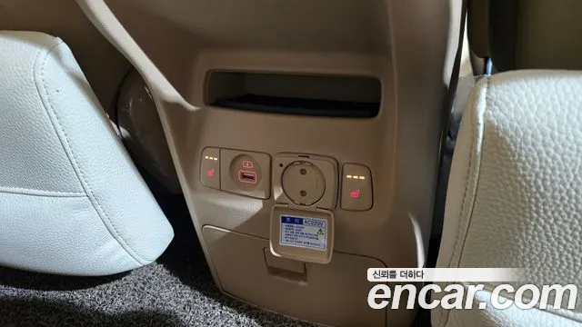 Kia Carnival 2016 thumb 12