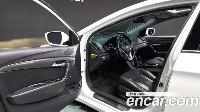 Hyundai i40 2012 thumb 10