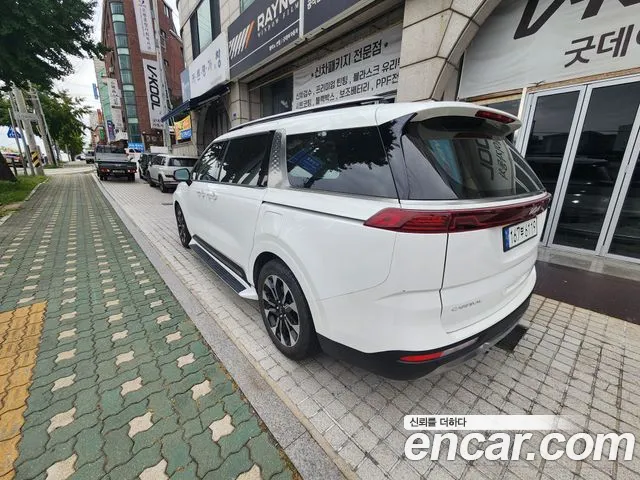 Kia Carnival 2023 thumb 2