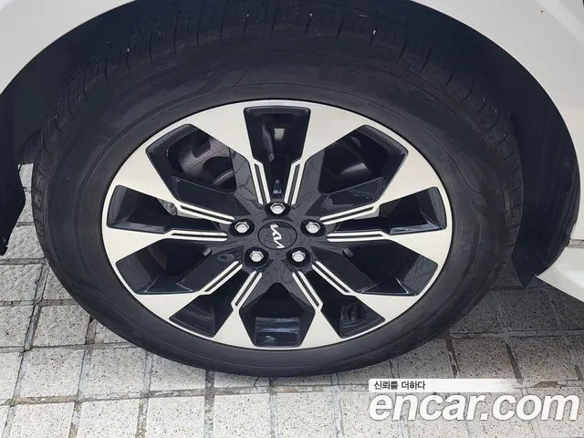 Kia Carnival 2023 thumb 5