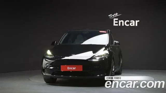 Tesla Model Y 2023 thumb 2