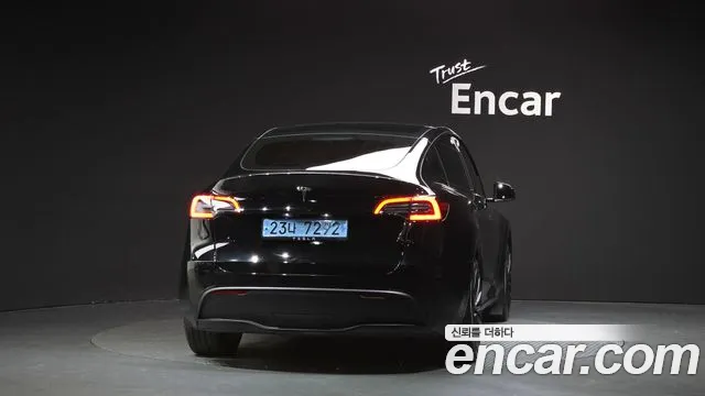 Tesla Model Y 2023 thumb 3