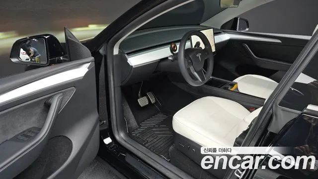 Tesla Model Y 2023 thumb 9