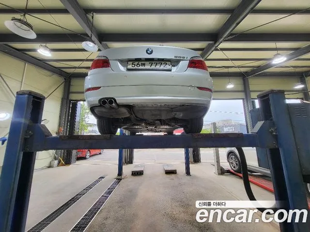BMW 5-Series 2009 thumb 2