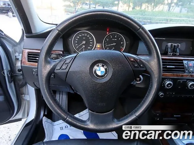 BMW 5-Series 2009 thumb 9