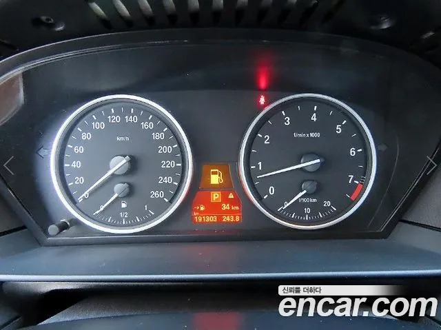BMW 5-Series 2009 thumb 10