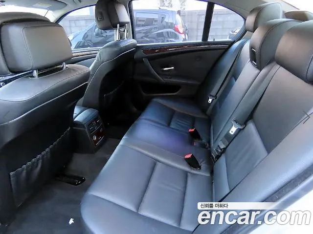 BMW 5-Series 2009 thumb 11