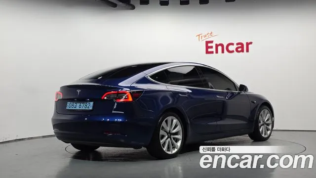 Tesla Model 3 2020 thumb 2