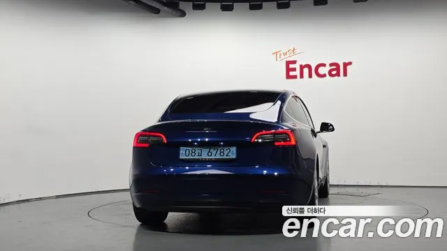 Tesla Model 3 2020 thumb 4