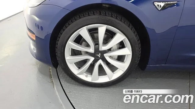 Tesla Model 3 2020 thumb 5
