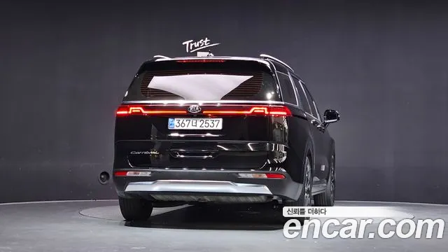 Kia Carnival 2021 thumb 4