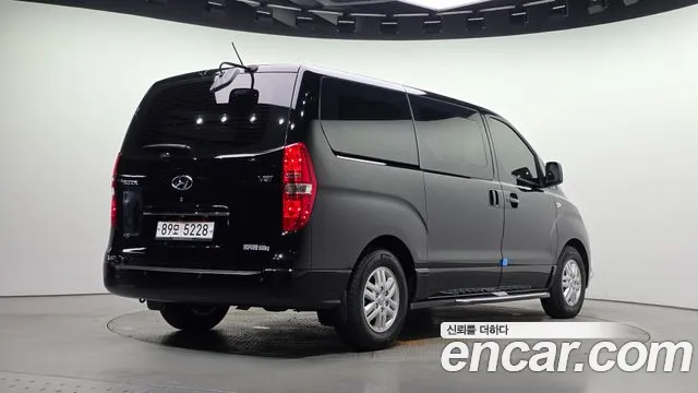 Hyundai Starex 2017 thumb 2