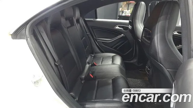Mercedes-Benz CLA 2017 thumb 12