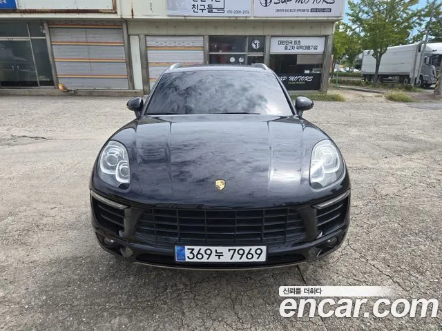 Porsche Macan 2015 thumb 2