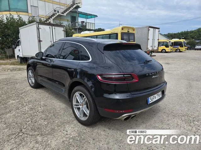 Porsche Macan 2015 thumb 4