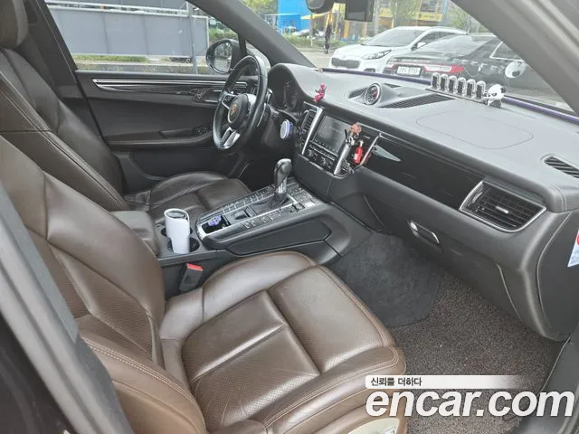 Porsche Macan 2015 thumb 10