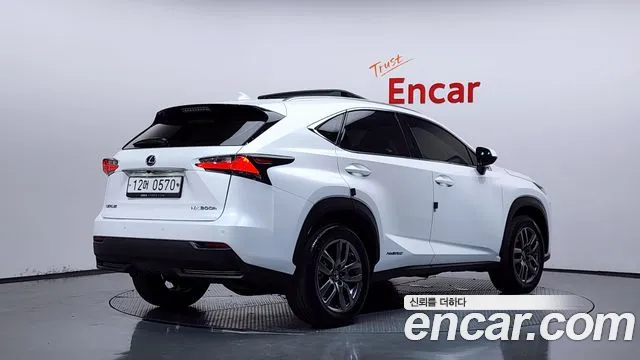 Lexus NX 2015 thumb 2