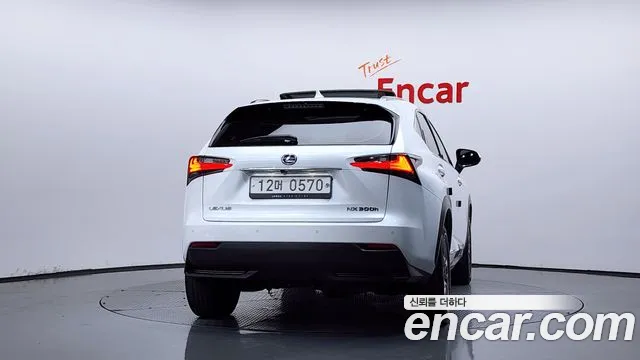 Lexus NX 2015 thumb 4