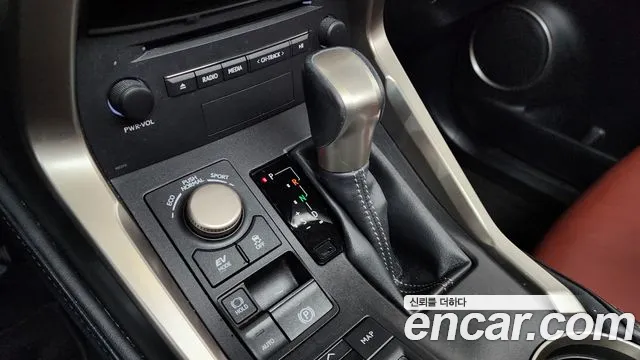 Lexus NX 2015 thumb 9