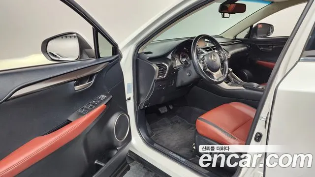 Lexus NX 2015 thumb 10