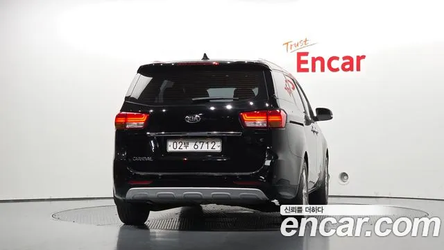 Kia Carnival 2015 thumb 3