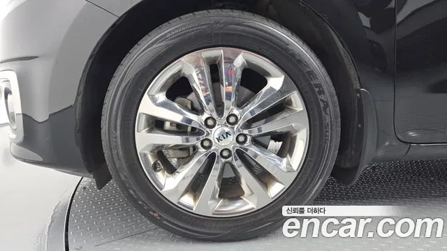 Kia Carnival 2015 thumb 4