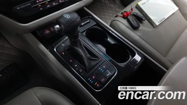 Kia Carnival 2015 thumb 8