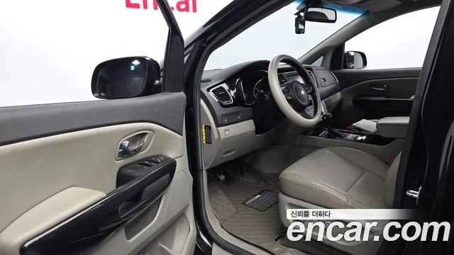 Kia Carnival 2015 thumb 9