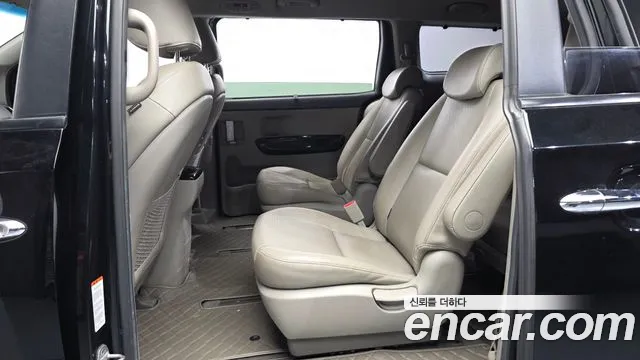 Kia Carnival 2015 thumb 11