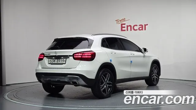 Mercedes-Benz GLA 2019 thumb 2