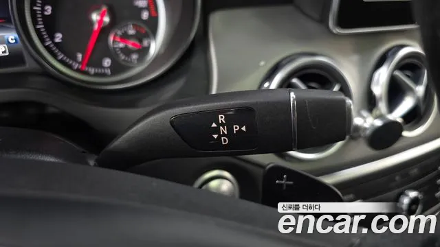 Mercedes-Benz GLA 2019 thumb 9