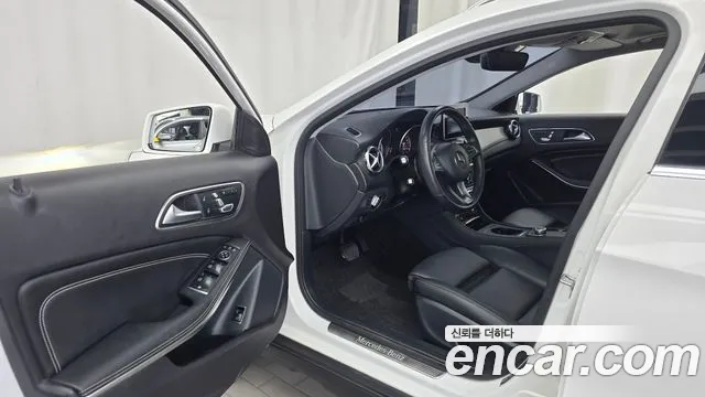 Mercedes-Benz GLA 2019 thumb 10
