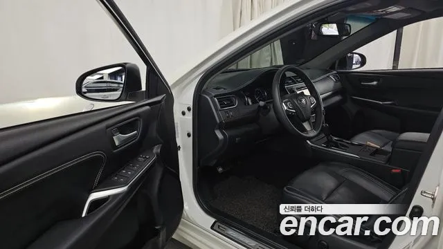Toyota Camry 2017 thumb 10