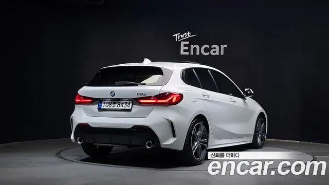 BMW 1-Series 2021 thumb 2