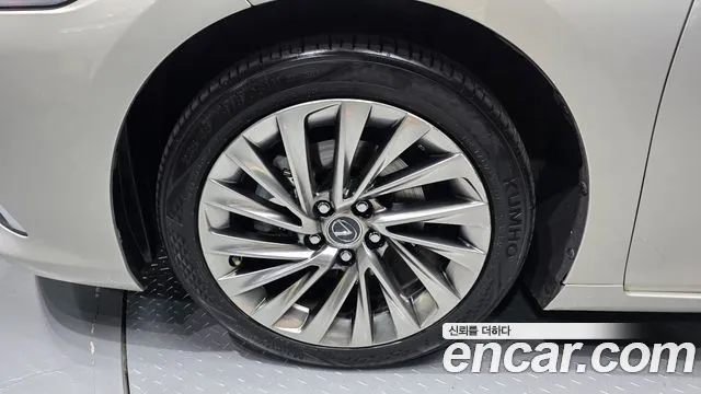 Lexus ES 2018 thumb 4