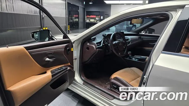 Lexus ES 2018 thumb 9