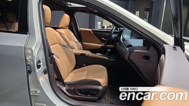 Lexus ES 2018 thumb 10