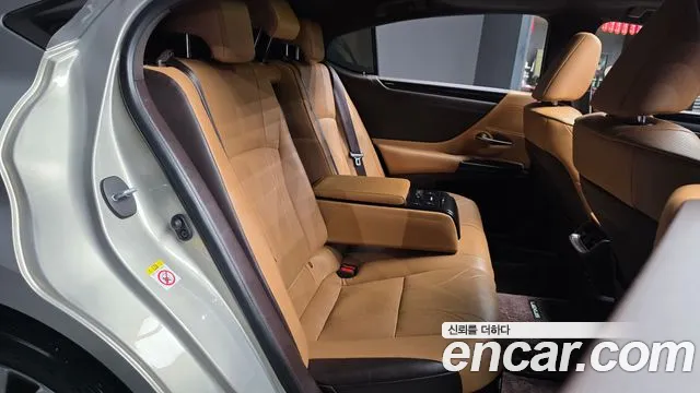 Lexus ES 2018 thumb 11