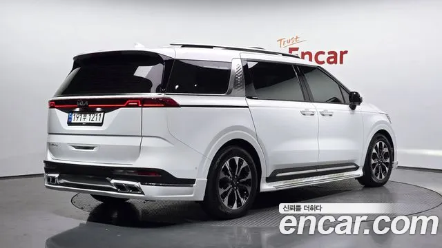 Kia Carnival 2023 thumb 2