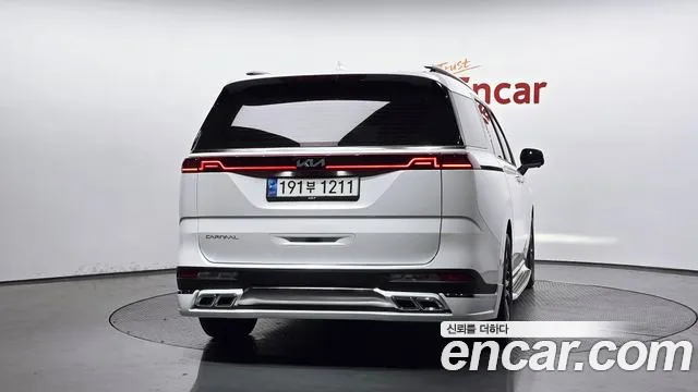 Kia Carnival 2023 thumb 4